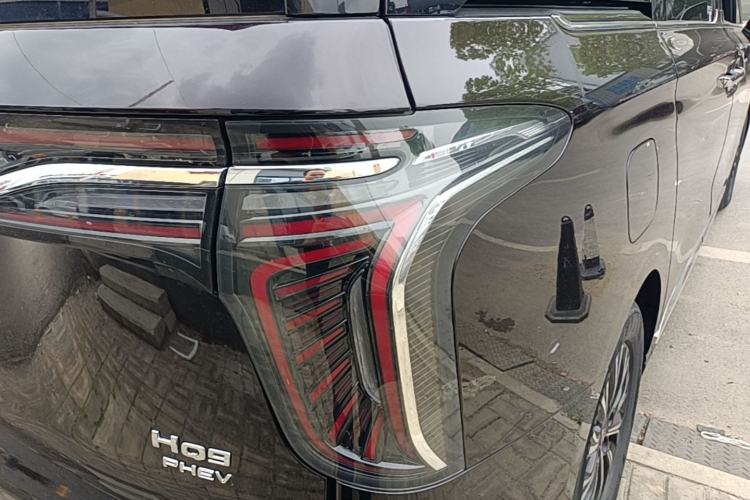 Used Hongqi HQ9 PHEV 2024 2.0T Four-Wheel Drive Luxury Edition Right Rear Taillight
