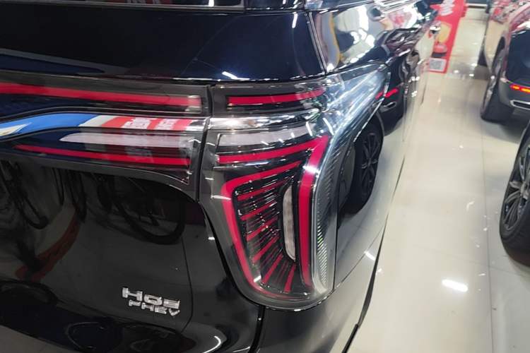 Used Hongqi HQ9 PHEV 2024 2.0T Four-Wheel Drive Business Edition Right Rear Taillight