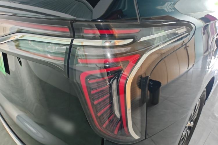 Used Hongqi HQ9 PHEV 2024 2.0T Four-Wheel Drive Luxury Edition Right Rear Taillight