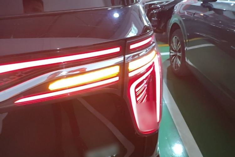Used Hongqi HQ9 PHEV 2024 2.0T Four-Wheel Drive Business Edition Right Rear Taillight