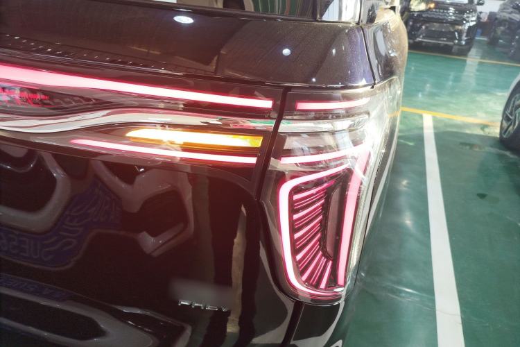 Used Hongqi HQ9 PHEV 2024 2.0T Four-Wheel Drive Business Edition Right Rear Taillight