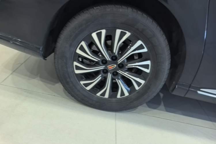 Used Hongqi HQ9 PHEV 2024 2.0T Four-Wheel Drive Flagship Edition Right Rear Wheel Hub