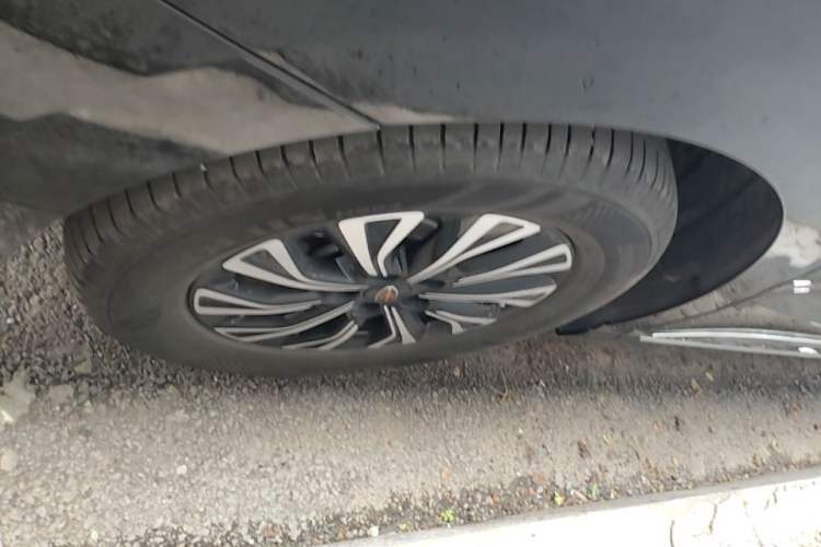Used Hongqi HQ9 PHEV 2024 2.0T Four-Wheel Drive Flagship Edition Right Rear Wheel Hub