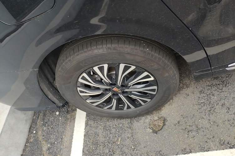 Used Hongqi HQ9 PHEV 2024 2.0T Four-Wheel Drive Business Edition Right Rear Wheel Hub