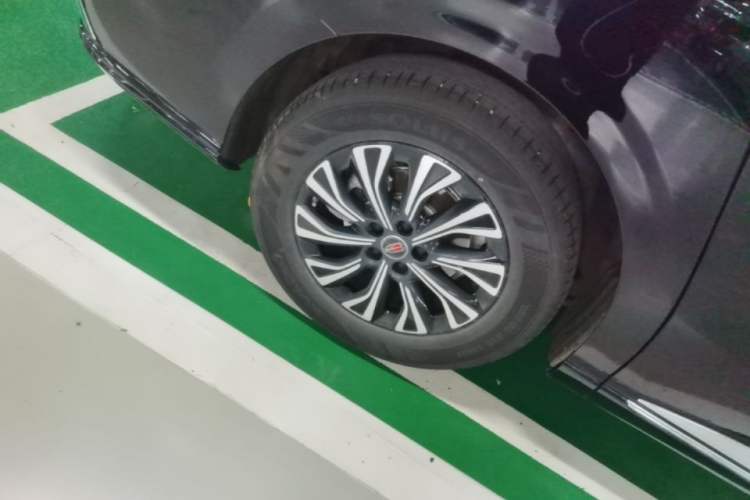 Used Hongqi HQ9 PHEV 2024 2.0T Four-Wheel Drive Business Edition Right Rear Wheel Hub