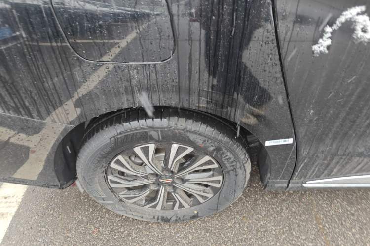 Used Hongqi HQ9 PHEV 2024 2.0T Four-Wheel Drive Business Edition Right Rear Wheel Hub