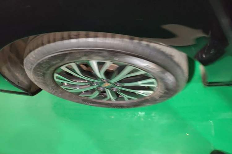 Used Hongqi HQ9 PHEV 2024 2.0T Four-Wheel Drive Business Edition Right Rear Wheel Hub