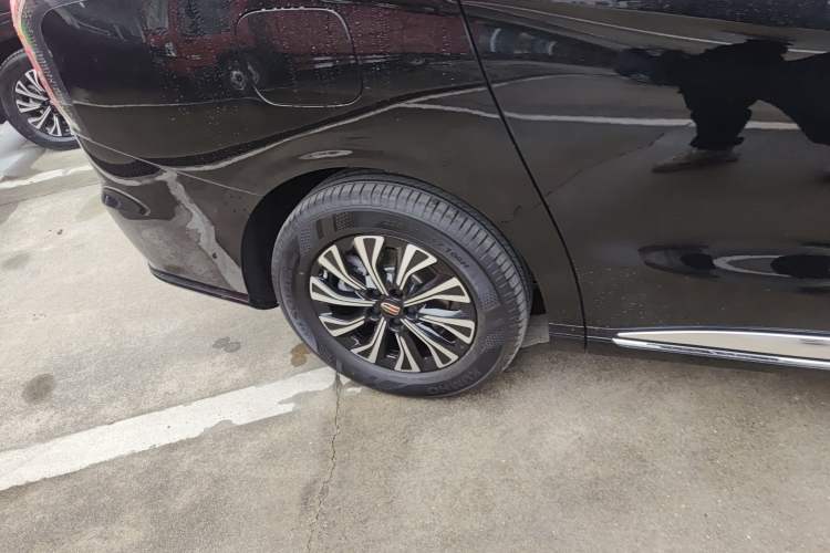 Used Hongqi HQ9 PHEV 2024 2.0T Four-Wheel Drive Business Edition Right Rear Wheel Hub