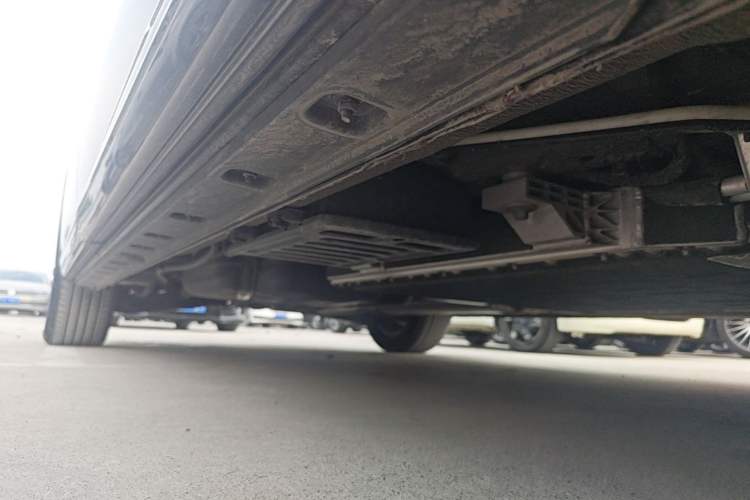Used Hongqi HQ9 PHEV 2024 2.0T Four-Wheel Drive Luxury Edition Right Side Sill