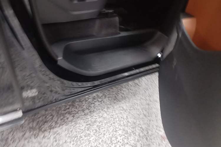 Used Hongqi HQ9 PHEV 2024 2.0T Four-Wheel Drive Business Edition Right Side Sill
