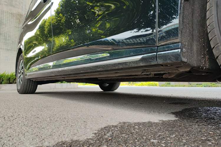 Used Hongqi HQ9 PHEV 2024 2.0T Four-Wheel Drive Luxury Edition Right Side Sill