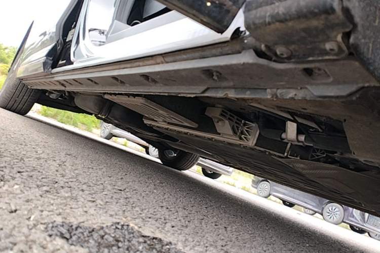 Used Hongqi HQ9 PHEV 2024 2.0T Four-Wheel Drive Business Edition Right Side Sill