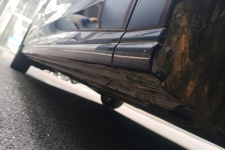 Used Hongqi HQ9 PHEV 2024 2.0T Four-Wheel Drive Business Edition Right Side Sill