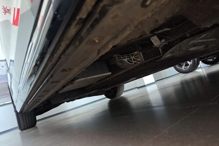 Used Hongqi HQ9 PHEV 2024 2.0T Four-Wheel Drive Business Edition Right Side Sill