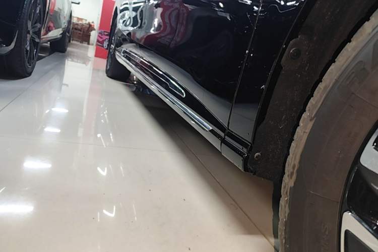 Used Hongqi HQ9 PHEV 2024 2.0T Four-Wheel Drive Business Edition Right Side Sill