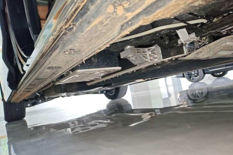 Used Hongqi HQ9 PHEV 2024 2.0T Four-Wheel Drive Luxury Edition Right Side Sill
