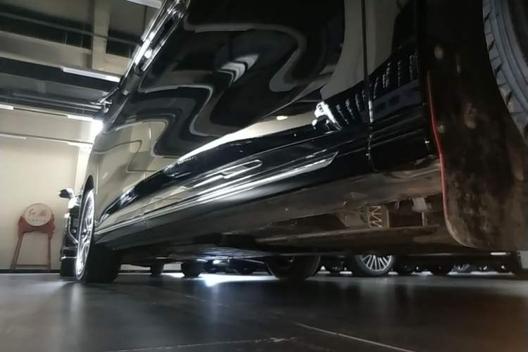 Used Hongqi HQ9 PHEV 2024 2.0T Four-Wheel Drive Luxury Edition Right Side Sill