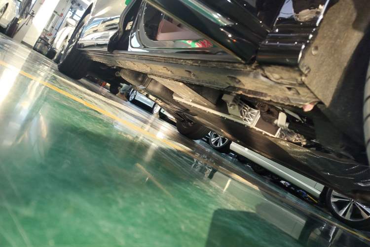 Used Hongqi HQ9 PHEV 2024 2.0T Four-Wheel Drive Business Edition Right Side Sill