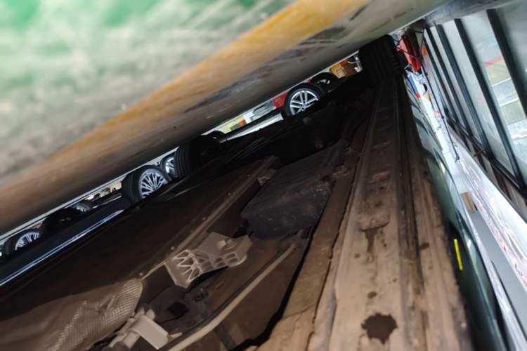 Used Hongqi HQ9 PHEV 2024 2.0T Four-Wheel Drive Business Edition Right Side Sill