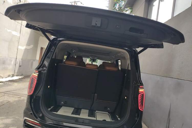 Used Hongqi HQ9 PHEV 2024 2.0T Four-Wheel Drive Flagship Edition Trunk