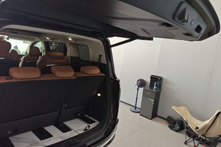 Used Hongqi HQ9 PHEV 2024 2.0T Four-Wheel Drive Business Edition Trunk