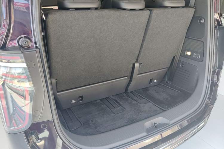 Used Hongqi HQ9 PHEV 2024 2.0T Four-Wheel Drive Luxury Edition Trunk