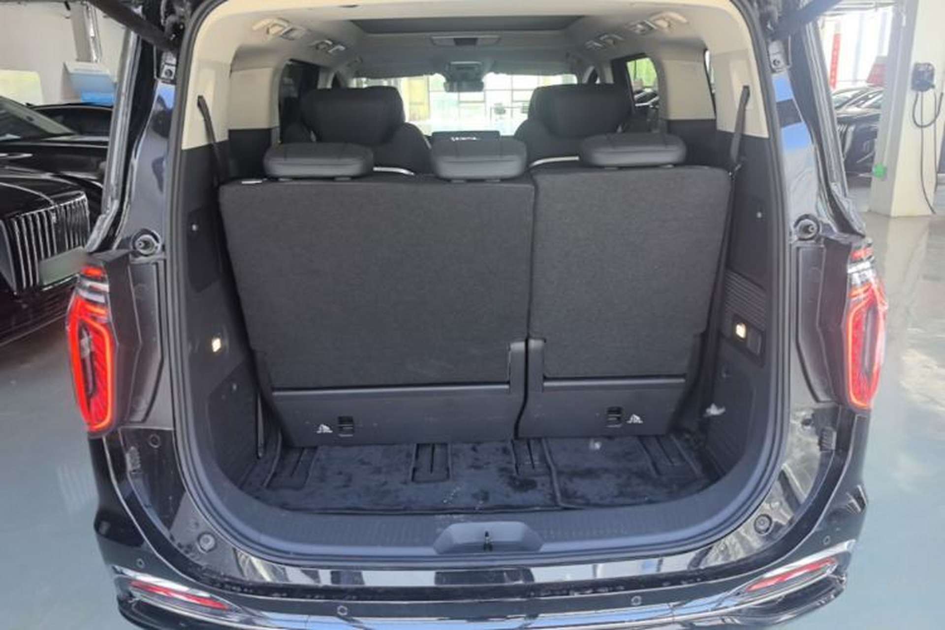 Used Hongqi HQ9 PHEV 2024 2.0T Four-Wheel Drive Business Edition Trunk