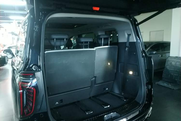 Used Hongqi HQ9 PHEV 2024 2.0T Four-Wheel Drive Luxury Edition Trunk