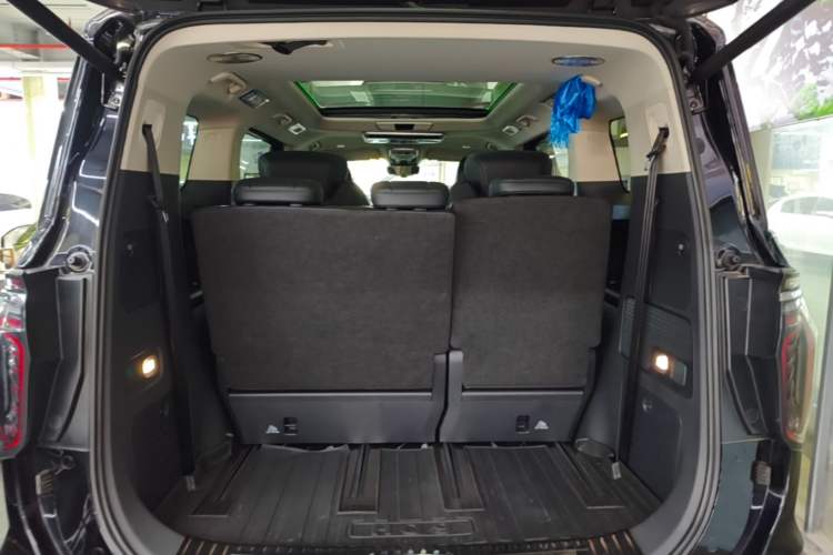 Used Hongqi HQ9 PHEV 2024 2.0T Four-Wheel Drive Business Edition Trunk