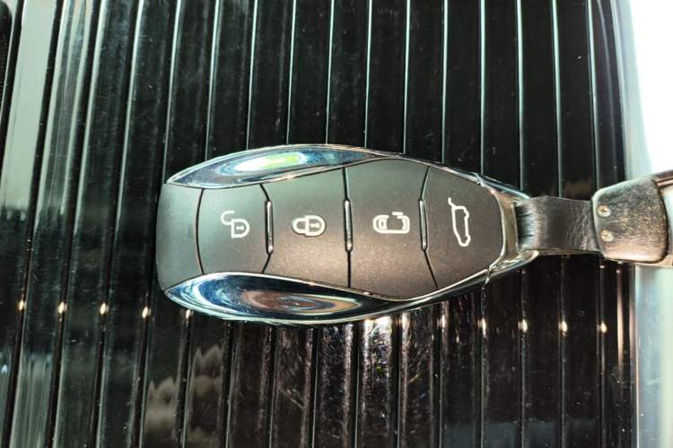Used Hongqi HQ9 PHEV 2024 2.0T Four-Wheel Drive Luxury Edition Vehicle Key