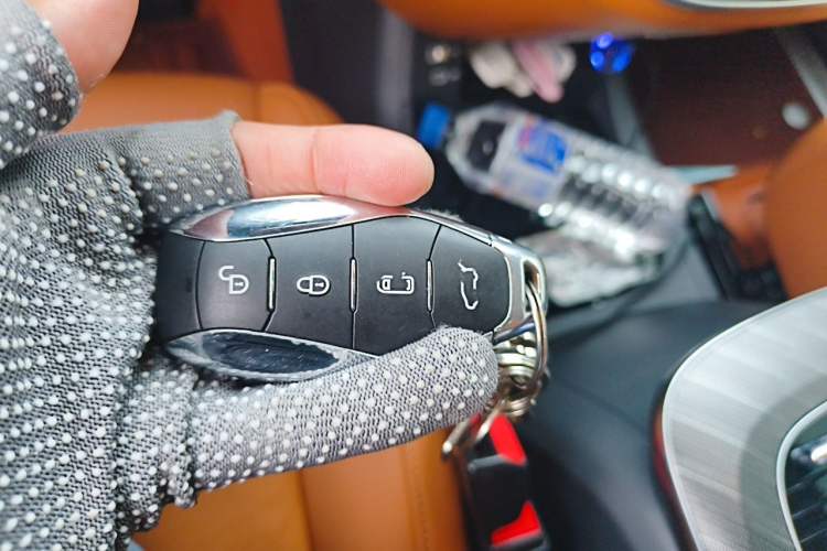 Used Hongqi HQ9 PHEV 2024 2.0T Four-Wheel Drive Business Edition Vehicle Key