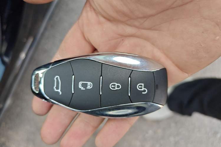 Used Hongqi HQ9 PHEV 2024 2.0T Four-Wheel Drive Business Edition Vehicle Key