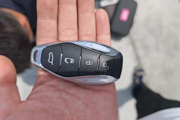 Used Hongqi HQ9 PHEV 2024 2.0T Four-Wheel Drive Business Edition Vehicle Key
