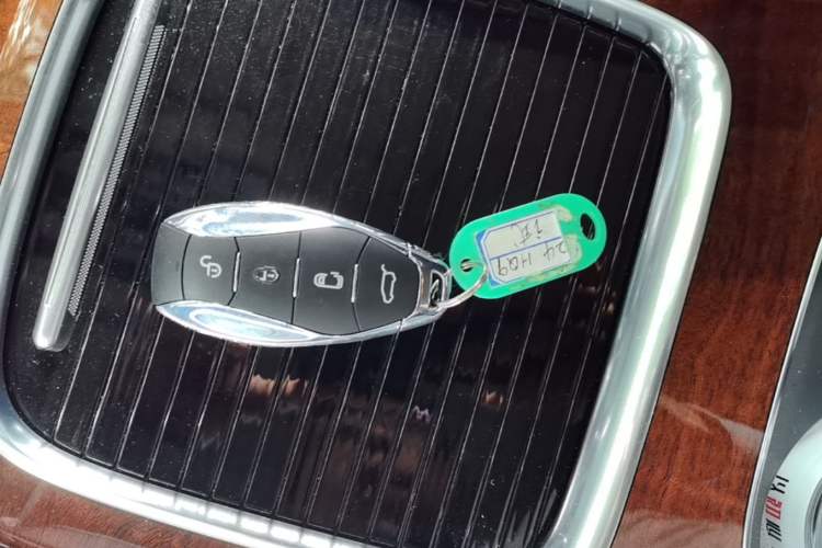 Used Hongqi HQ9 PHEV 2024 2.0T Four-Wheel Drive Luxury Edition Vehicle Key