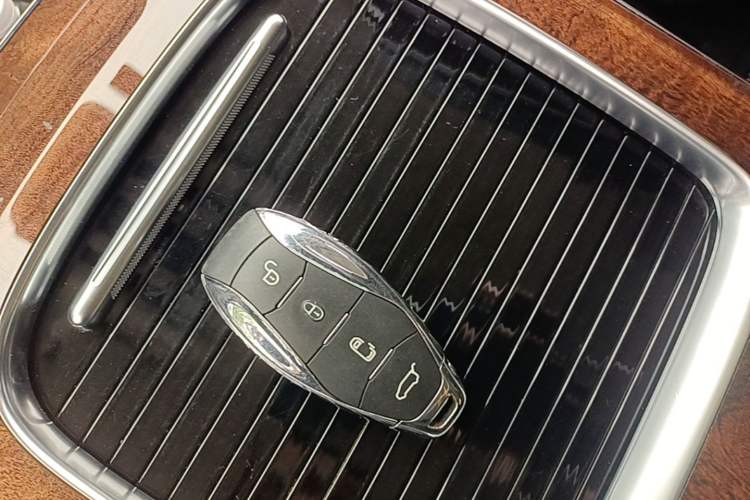 Used Hongqi HQ9 PHEV 2024 2.0T Four-Wheel Drive Luxury Edition Vehicle Key