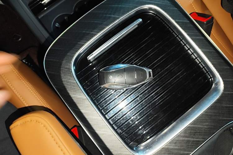 Used Hongqi HQ9 PHEV 2024 2.0T Four-Wheel Drive Business Edition Vehicle Key
