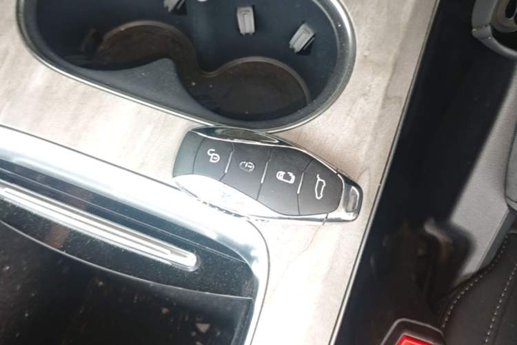 Used Hongqi HQ9 PHEV 2024 2.0T Four-Wheel Drive Business Edition Vehicle Key