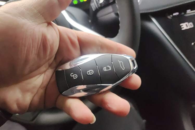 Used Hongqi HQ9 PHEV 2024 2.0T Four-Wheel Drive Business Edition Vehicle Key