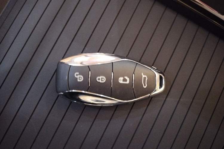 Used Hongqi HQ9 PHEV 2024 2.0T Four-Wheel Drive Business Edition Vehicle Key