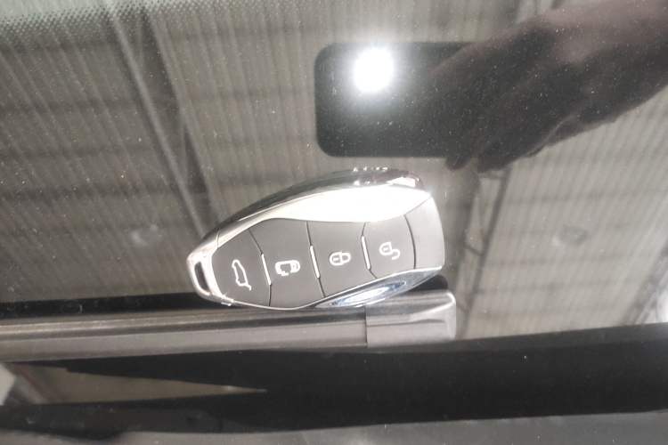 Used Hongqi HQ9 PHEV 2024 2.0T Four-Wheel Drive Business Edition Vehicle Key