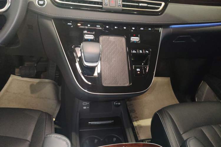 Used Hongqi HQ9 PHEV 2024 2.0T Four-Wheel Drive Luxury Edition Gear Lever