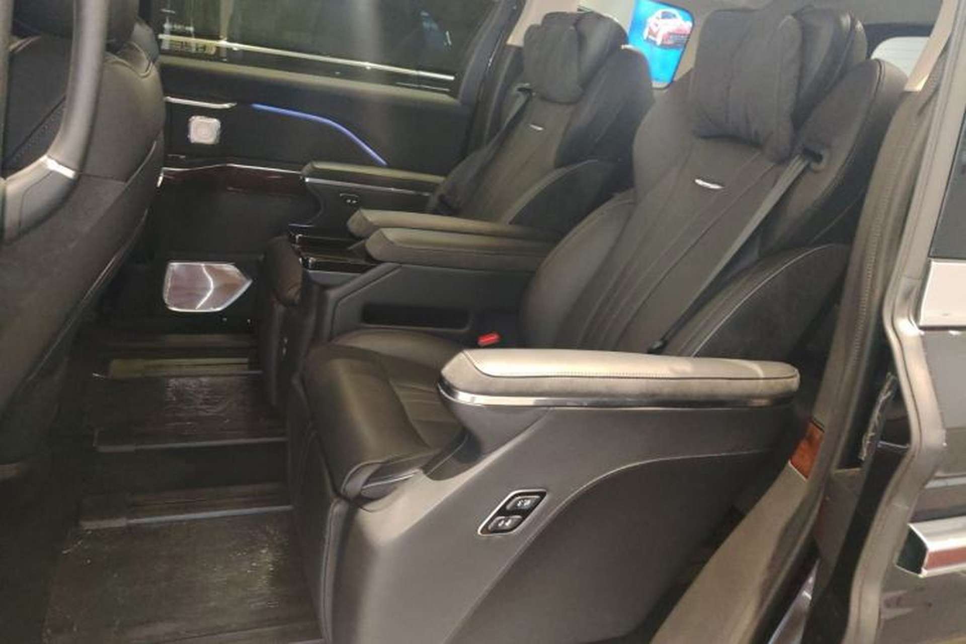 Used Hongqi HQ9 PHEV 2024 2.0T Four-Wheel Drive Luxury Edition Left Rear Seat