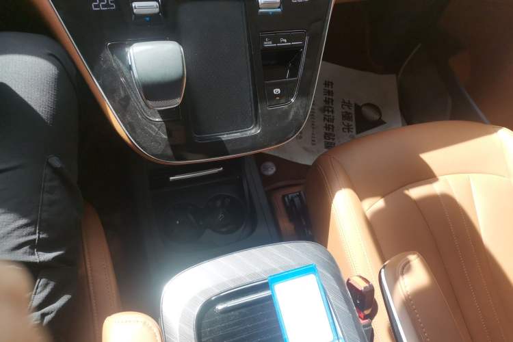 Used Hongqi HQ9 PHEV 2024 2.0T Four-Wheel Drive Business Edition Gear Lever