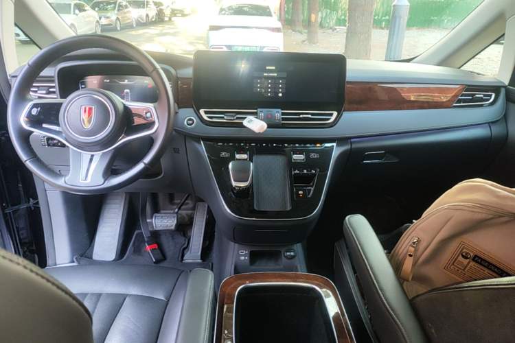 Used Hongqi HQ9 PHEV 2024 2.0T Four-Wheel Drive Luxury Edition Center Console