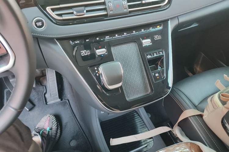 Used Hongqi HQ9 PHEV 2024 2.0T Four-Wheel Drive Luxury Edition Gear Lever