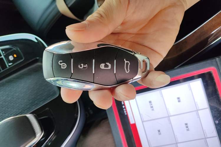 Used Hongqi HQ9 PHEV 2024 2.0T Four-Wheel Drive Luxury Edition Vehicle Key