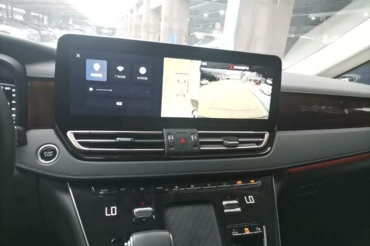 Used Hongqi HQ9 PHEV 2024 2.0T Four-Wheel Drive Luxury Edition Audio And AC Panel