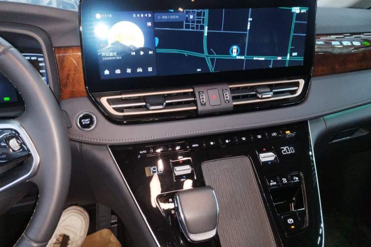 Used Hongqi HQ9 PHEV 2024 2.0T Four-Wheel Drive Luxury Edition Audio And AC Panel
