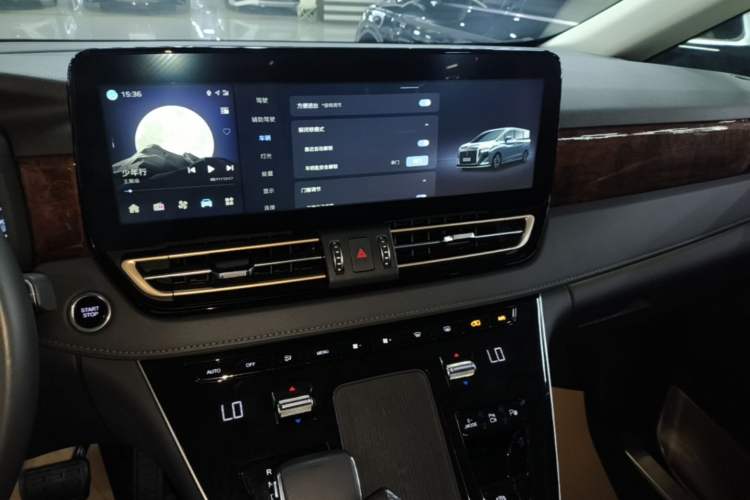 Used Hongqi HQ9 PHEV 2024 2.0T Four-Wheel Drive Luxury Edition Audio And AC Panel