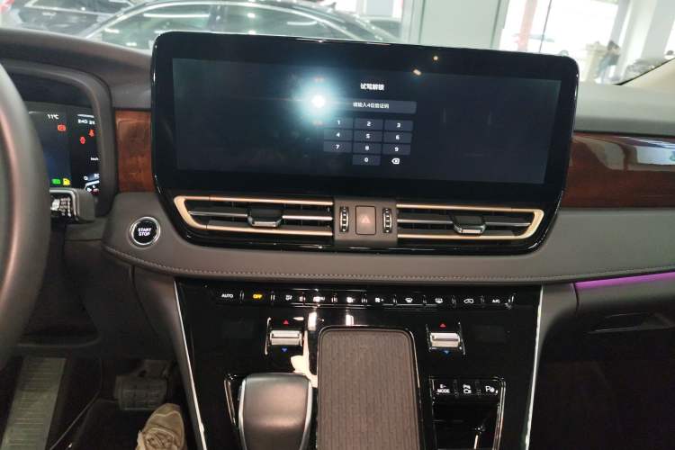 Used Hongqi HQ9 PHEV 2024 2.0T Four-Wheel Drive Luxury Edition Audio And AC Panel
